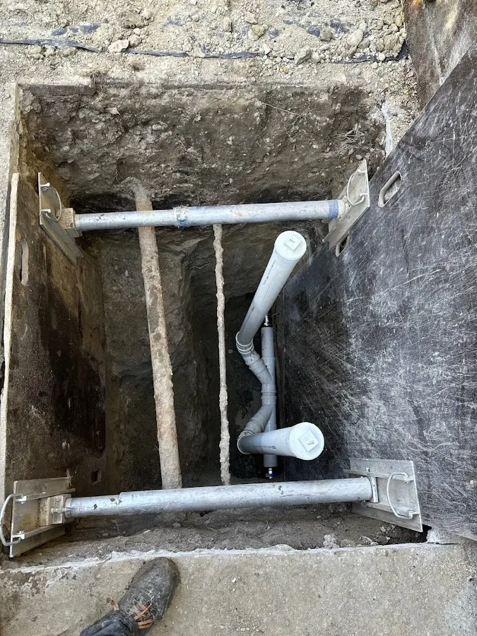 Experienced plumber completing Drain Cleaning work in Kiskiminetas